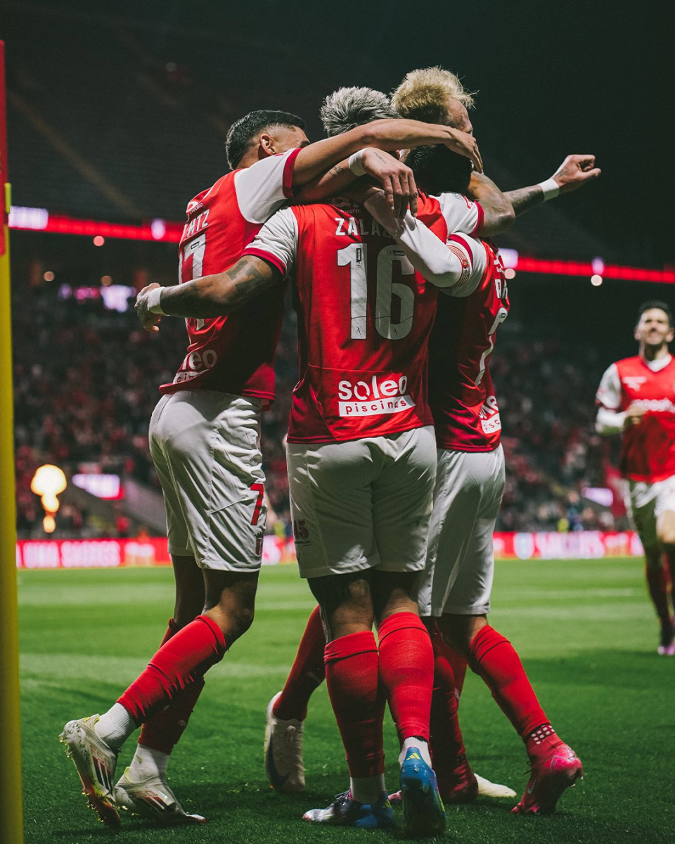 xingkong.com-包含葡萄牙体育训练开放日,国际比赛日门线救险引欢呼,CBA季后赛在即,身体对抗强度拉满的词条