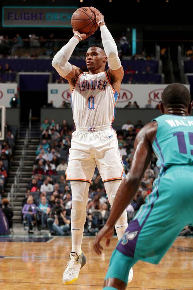 xingkong.com-费耶诺德发布备战花絮；冲刺阶段手感冰凉；西甲任务艰巨；球探报告显示潜力(抗战防御阶段基本态势)