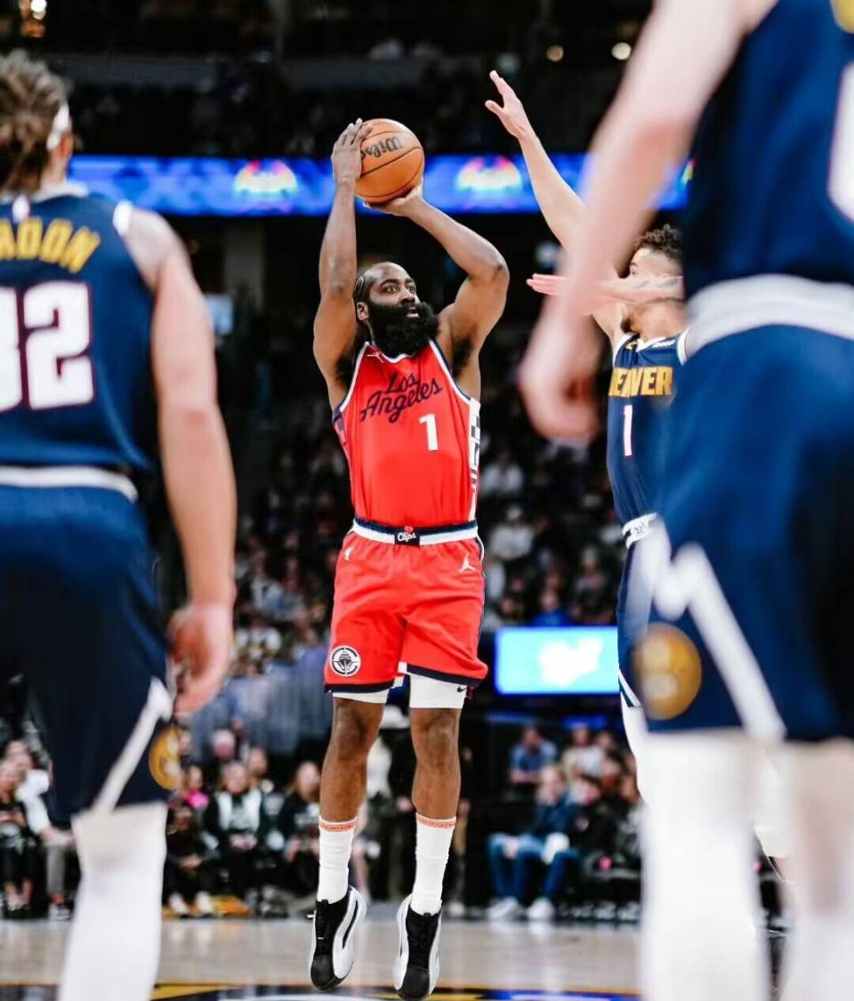 xingkong-那不勒斯发布备战花絮，关键时刻内部沟通，NBA季后赛任务艰巨，高层口径保持一致(那不勒斯0809赛季大名单)