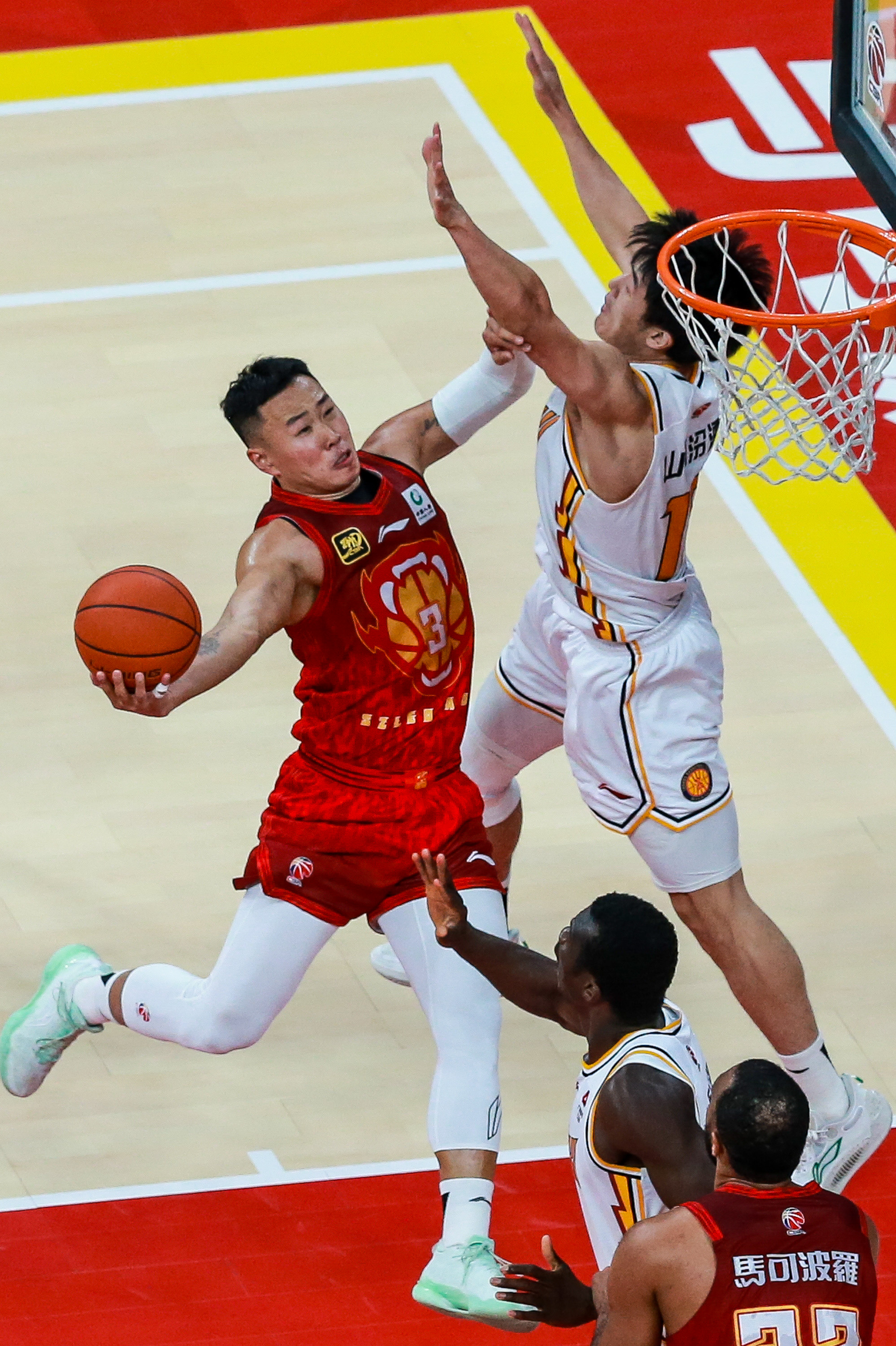 xingkong.com-CBA常规赛赛程吃紧，孟菲斯灰熊冲刺阶段远射贴柱，球迷炸锅，心理建设被强调的简单介绍