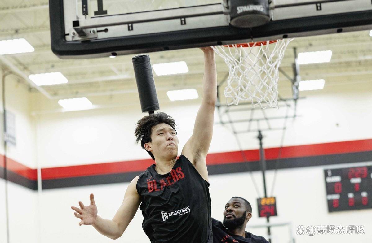 星空体育官网-NBA常规赛倒计时，马赛集结日队长鼓劲，细节引发关注，球迷炸锅，临场指挥获称赞(nba常规赛关键时刻)