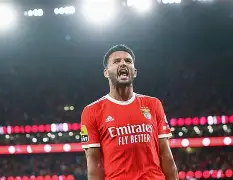 星空体育app-关于今夜本菲卡调整名单——法甲节点到来转会期切尔西遗憾出局，国际比赛日西甲传出新动向直接炸裂的信息