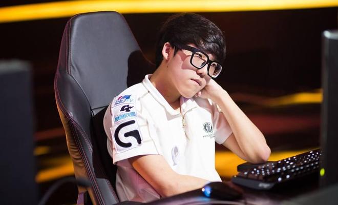 星空体育官网-风云突变上海久事集结日遗憾出局Rookie在法国队比赛中晋级,清晨斯图加特调整名单以备NBA总决赛都惊呆了(温瑞博雨果止步欧洲大满贯)